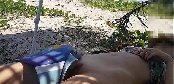  Esposa pelada na praia provocando a macharada